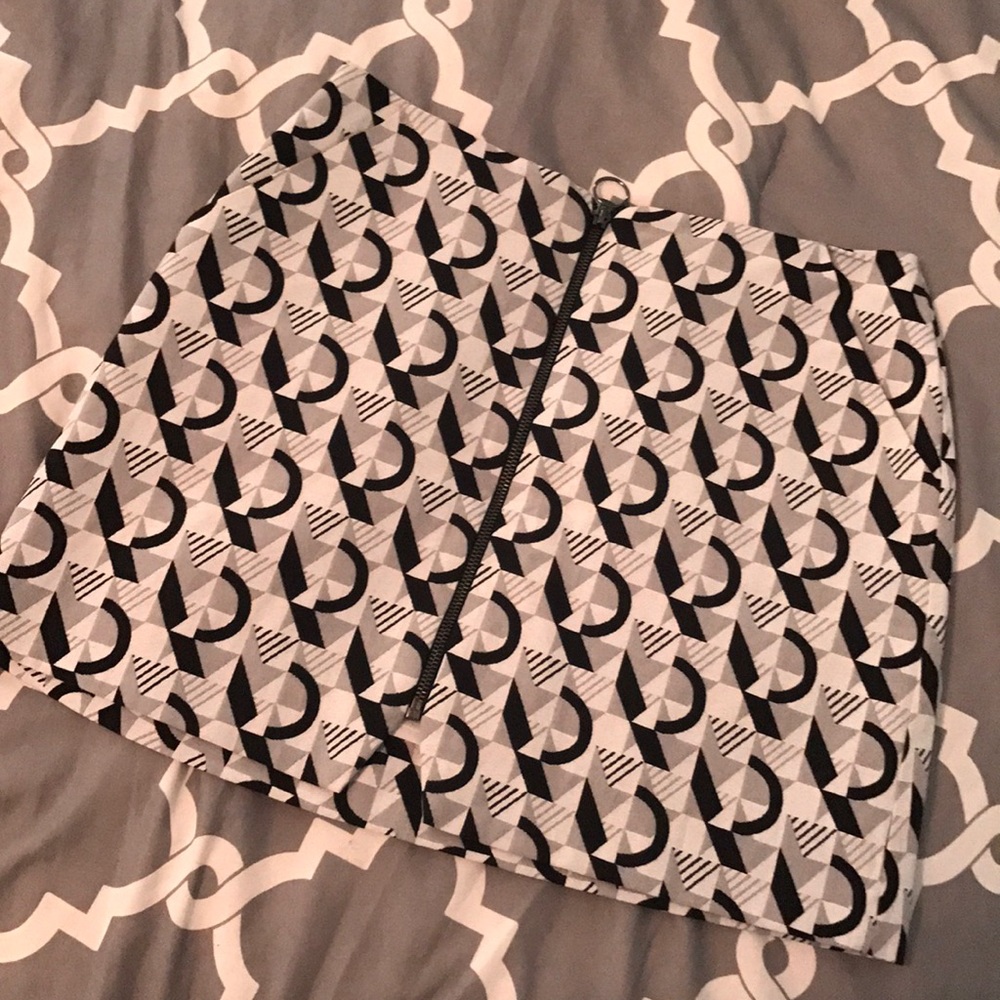 Sz 6 Monochromatic Topshop Skirt